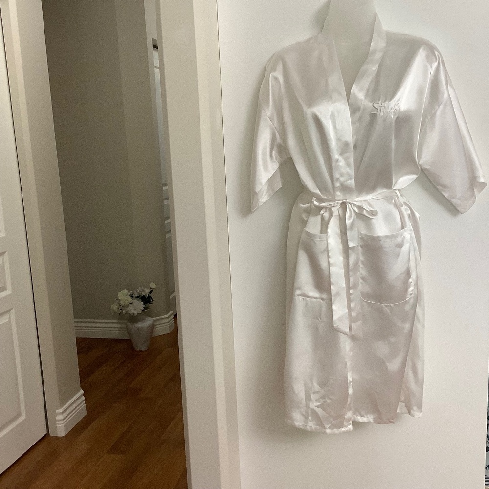 White Satin Robe Medium 34-36 bust near new